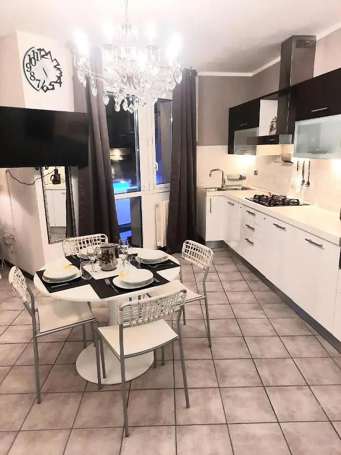 アパート Appartamenti Repubblica Fiera District ボローニャ